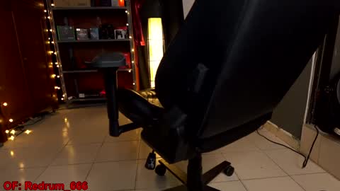 Snapshot of redrum_696 chatting on 12.29.24 Red online show from 12.29.24