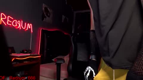 Snapshot of redrum_696 chatting on 09.26.25 Red online show from 09.26.25