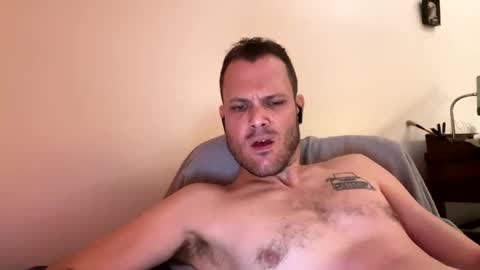 Snapshot of reed_thomas chatting on 12.22.25 Reed Thomas online show from 12.22.25