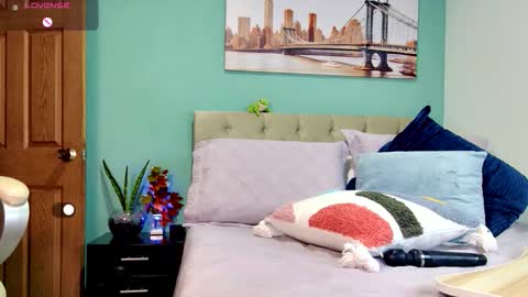 Yanella online show from 11.08.25