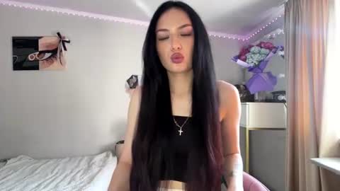 Snapshot of reginavandivier chatting on 06.23.26 Amelia online show from 06.23.26