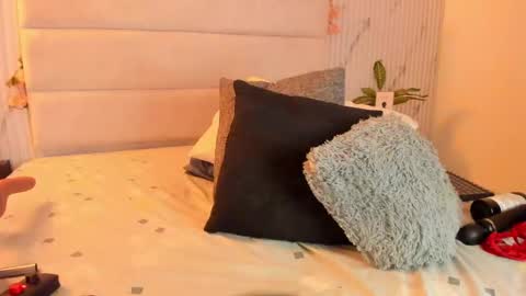 reginavegaa online show from 03.10.25