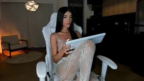 Snapshot of reichel_gray chatting on 04.22.26 REICHEL online show from 04.22.26