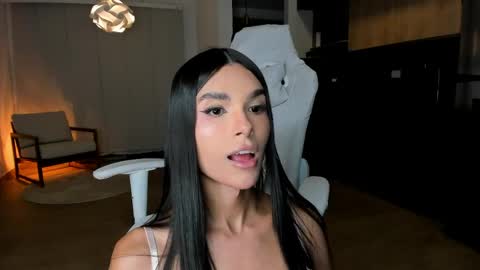 Snapshot of reichel_gray chatting on 04.25.26 REICHEL online show from 04.25.26