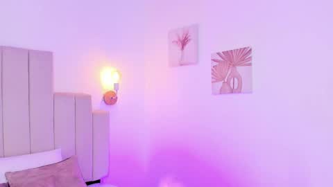 Snapshot of reikaminato chatting on 09.17.25 Reika online show from 09.17.25