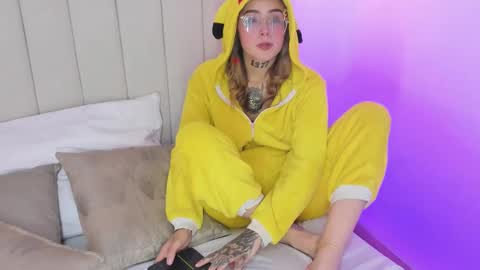 Snapshot of reikaminato chatting on 09.20.25 Reika online show from 09.20.25