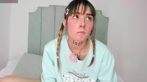 Snapshot of reikaminato chatting on 10.04.25 Reika online show from 10.04.25