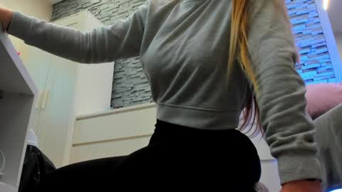 reina cummings online show from 04.04.26