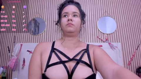 reina_loren online show from 10.22.25