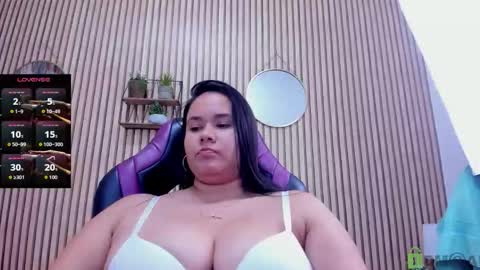 Snapshot of reina_loren chatting on 02.15.26 reina_loren online show from 02.15.26