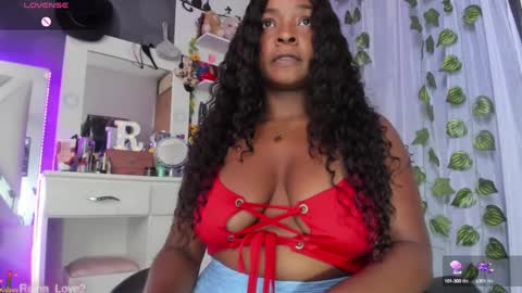 Snapshot of reina_love2 chatting on 01.13.25 Reina online show from 01.13.25