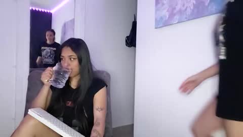 reina_reina online show from 03.25.26