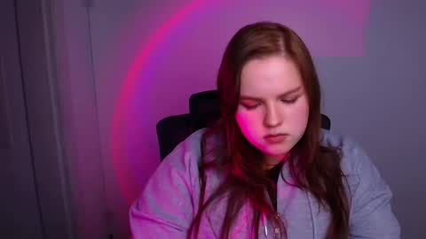 Snapshot of reinakitty_ chatting on 12.19.25 Reina online show from 12.19.25