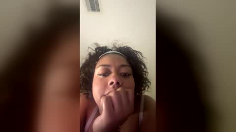 Snapshot of reinarica chatting on 04.29.26 reinarica online show from 04.29.26