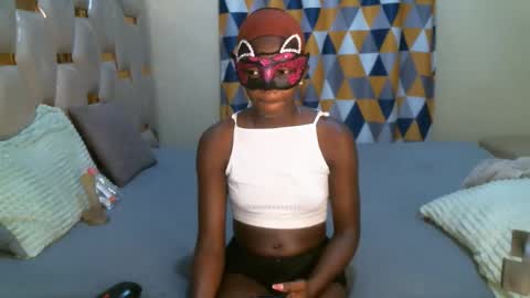 Snapshot of remmyqueen chatting on 04.19.26 remmyqueen online show from 04.19.26