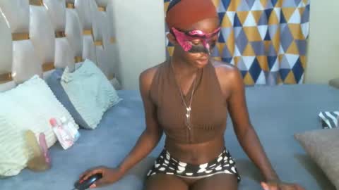 Snapshot of remmyqueen chatting on 05.11.26 remmyqueen online show from 05.11.26