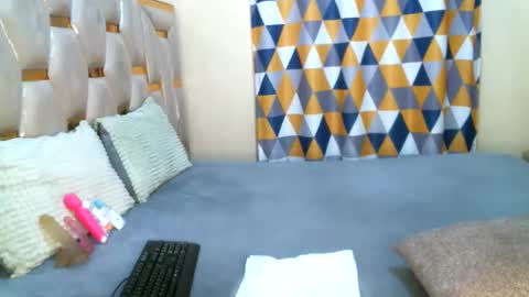 Snapshot of remmyqueen chatting on 05.28.26 remmyqueen online show from 05.28.26
