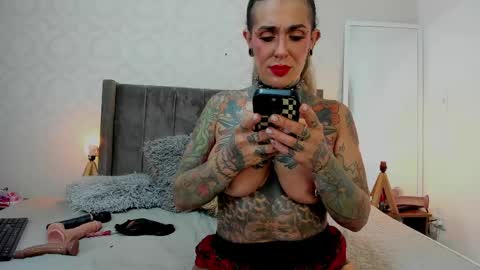Snapshot of remy_flux chatting on 05.29.26 Laura online show from 05.29.26