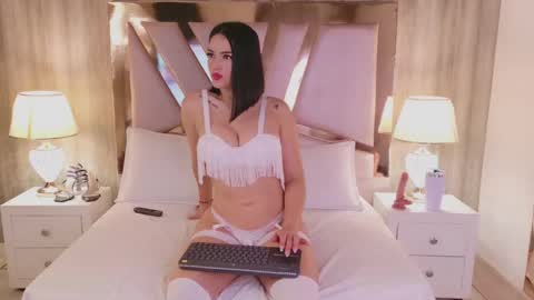 Snapshot of renata_black_ chatting on 09.12.25 Renata online show from 09.12.25