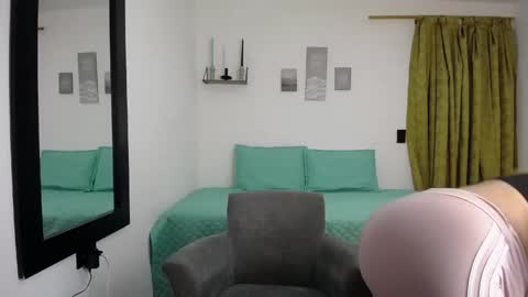 Snapshot of renata_salinas_1 chatting on 05.20.26 Renata Salinas online show from 05.20.26