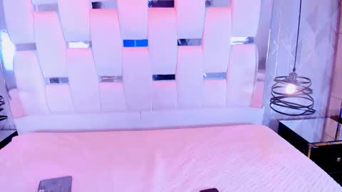 Snapshot of renataferrer_1 chatting on 11.01.25 online show from 11.01.25