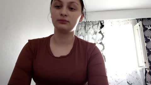 Snapshot of renayvicini chatting on 06.16.26 Jenny online show from 06.16.26