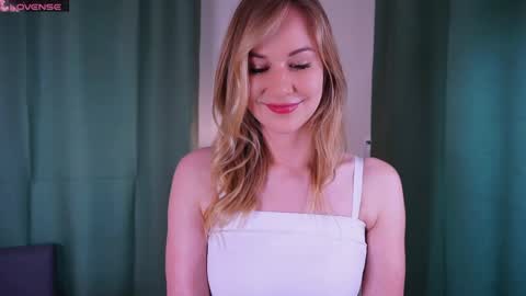 Snapshot of renecatino chatting on 05.30.26 Emma online show from 05.30.26