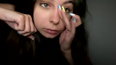Snapshot of renee_loah chatting on 09.19.25 renee_loah online show from 09.19.25