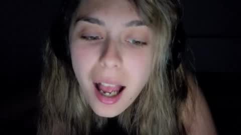 Snapshot of renee_loah chatting on 05.14.26 renee_loah online show from 05.14.26