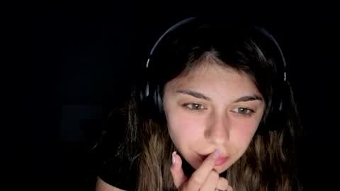 Snapshot of renee_loah chatting on 05.28.26 renee_loah online show from 05.28.26
