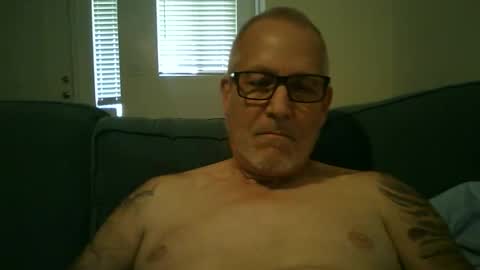 Snapshot of renewaz chatting on 04.18.26 Renewaz online show from 04.18.26