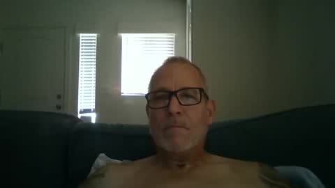 Snapshot of renewaz chatting on 04.19.26 Renewaz online show from 04.19.26