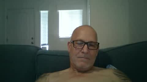 Snapshot of renewaz chatting on 04.24.26 Renewaz online show from 04.24.26