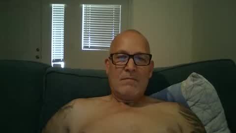 Snapshot of renewaz chatting on 04.30.26 Renewaz online show from 04.30.26