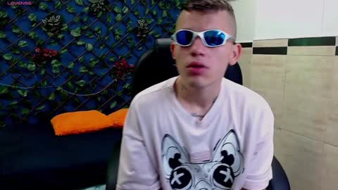 R E N E  online show from 01.11.25