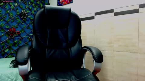 R E N E  online show from 02.18.25