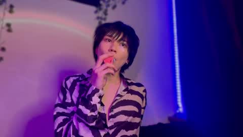 Snapshot of rennuts chatting on 12.07.24 rennuts online show from 12.07.24