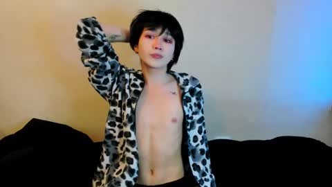 Snapshot of rennuts chatting on 12.21.24 rennuts online show from 12.21.24