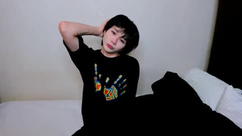 Snapshot of rennuts chatting on 12.23.24 rennuts online show from 12.23.24