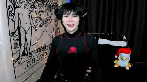 Snapshot of rennuts chatting on 12.25.24 rennuts online show from 12.25.24