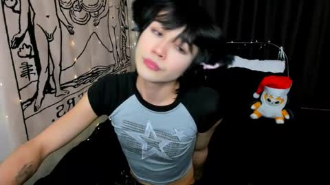 Snapshot of rennuts chatting on 12.25.24 rennuts online show from 12.25.24