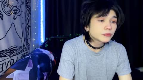 Snapshot of rennuts chatting on 01.28.25 rennuts online show from 01.28.25