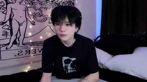 Snapshot of rennuts chatting on 03.01.25 rennuts online show from 03.01.25