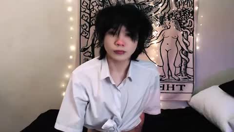 Snapshot of rennuts chatting on 03.11.25 rennuts online show from 03.11.25