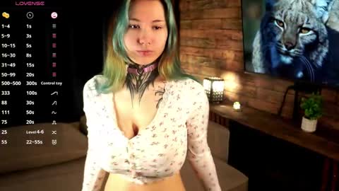 Snapshot of renvelour chatting on 04.16.26 Ren online show from 04.16.26