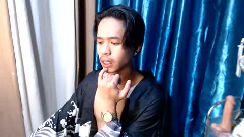 rey_004 online show from 10.14.25