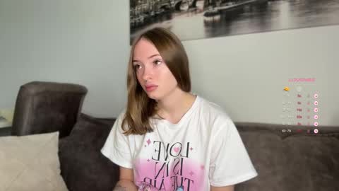 Snapshot of reyeva chatting on 09.29.25 reyeva online show from 09.29.25