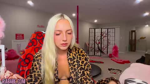 ria  online show from 10.08.25