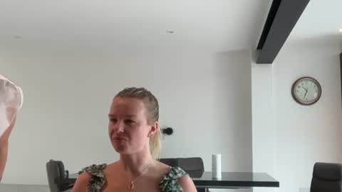 Snapshot of riana894237 chatting on 06.18.26 riana894237 online show from 06.18.26