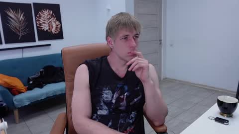 Snapshot of richard_hards chatting on 05.21.26 RICHARD HARDS online show from 05.21.26